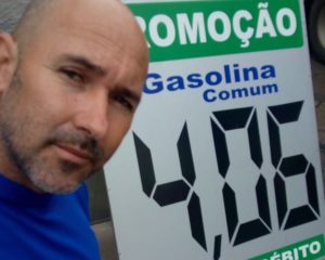 David Babim estava em Nova Venécia onde encontrou a gasolina bem mais barata que as de Marataízes 