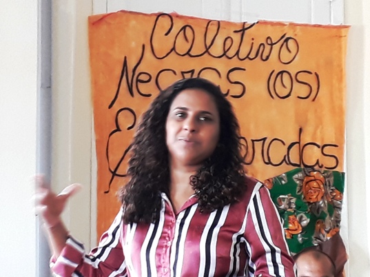 A primeira negra eleita para compor o governo do Estado como vice-governadora, Jaqueline Moraes, participou nessa segunda-feira (19), do encontro Coletivo Negras (os) Empoderadas (os) no Palácio das Águias, em Marataízes.  